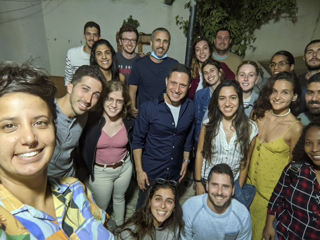 Moishe House community members in Be'er Sheva post for picture with mayor.